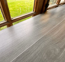 Cargar imagen en el visor de la galería, PORCELANATO GREY WOOD 20X120 $14.990 el m2

